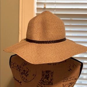 Packable straw hat